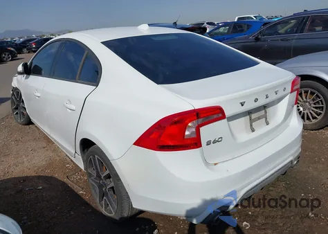 2017 Volvo S60 T5 Dynamic z USA, uszkodzony, nr VIN YV126MFL6H2423997